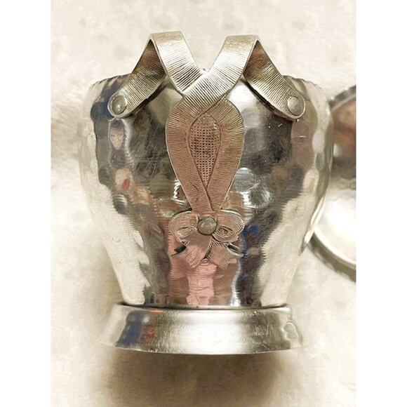 Vintage Rodney Kent Floral/Bow Hammered Aluminum Sugar Bowl, Creamer, Tray Set - Picture 7 of 10